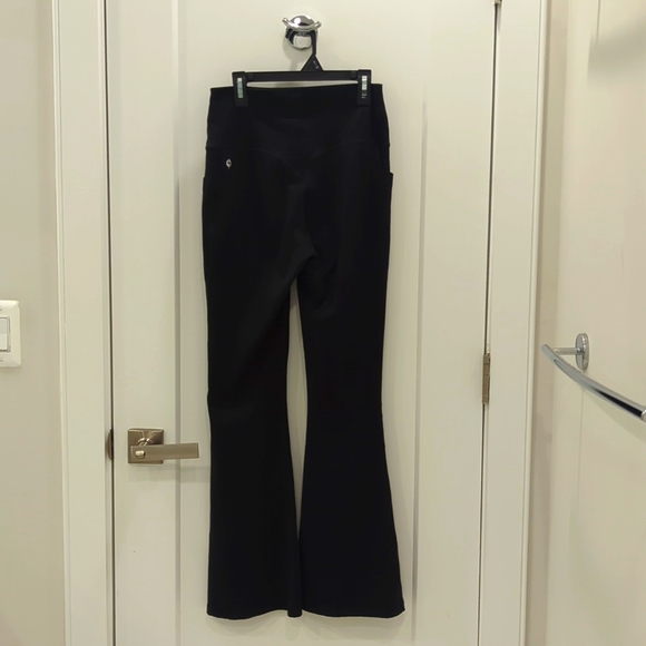 POPFLEX Supersculpt™ Flared Leggings with Pockets (Black) - Picture 2 of 10